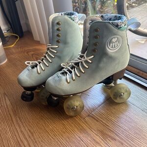 BTFL women’s roller skates